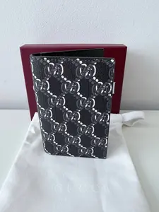 Pre-owned Leather Clutches & Wristlets Gucci GG Supreme Monogram Print Passport Case Notebook Cover