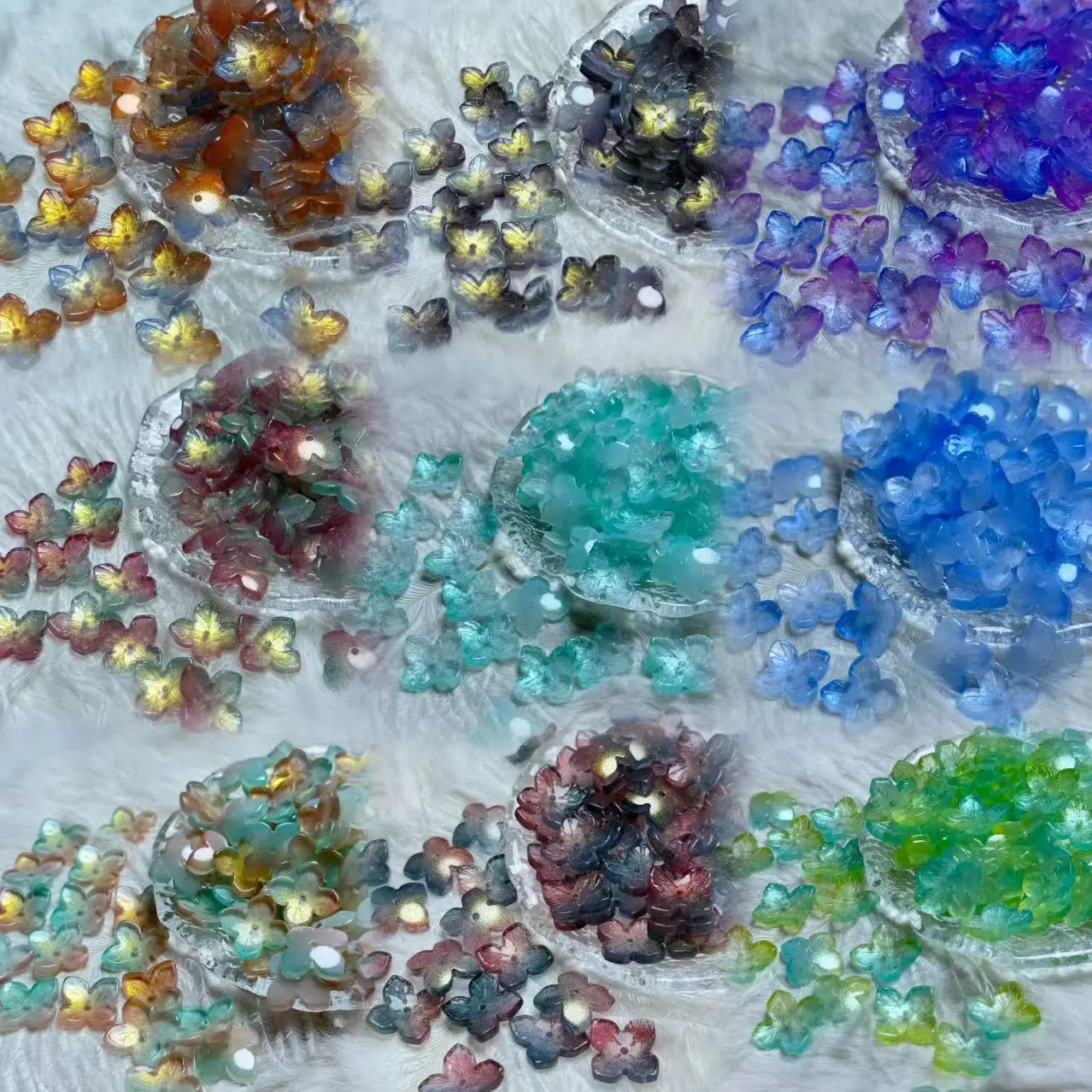 【AM1-20】Four-Leaf Flower Iridescent Glass Beads 75ml