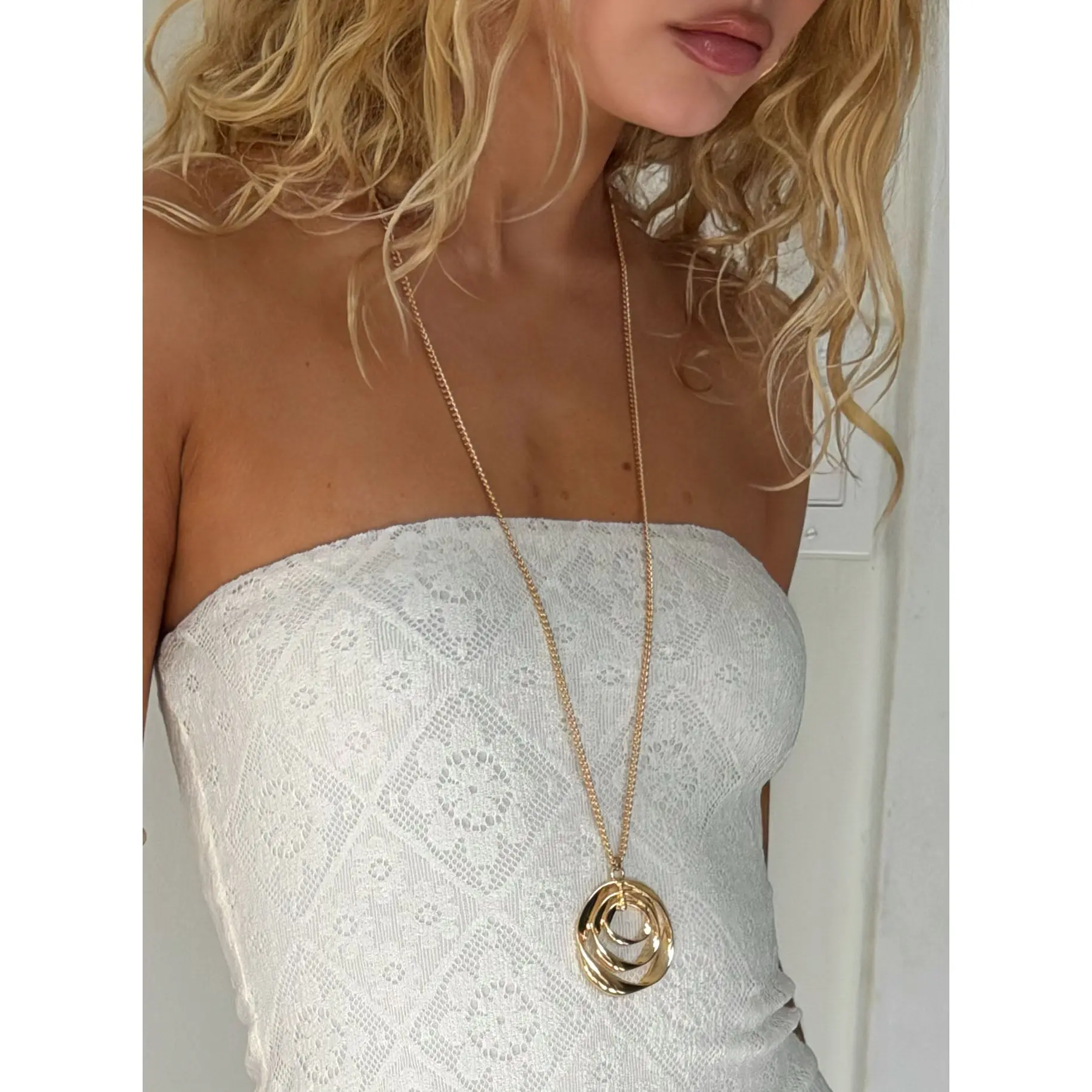Sonrisa Long Pendant Necklace Gold