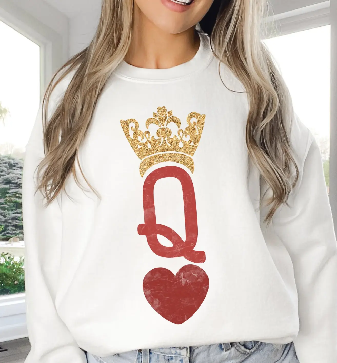 Queen Of Hearts Sweatshirt Vintage Sweatshirt Trendy Birthday Valentine's Day Gifts For HerCrewneck Long Sleeve Feminist Sweatshirt Queen