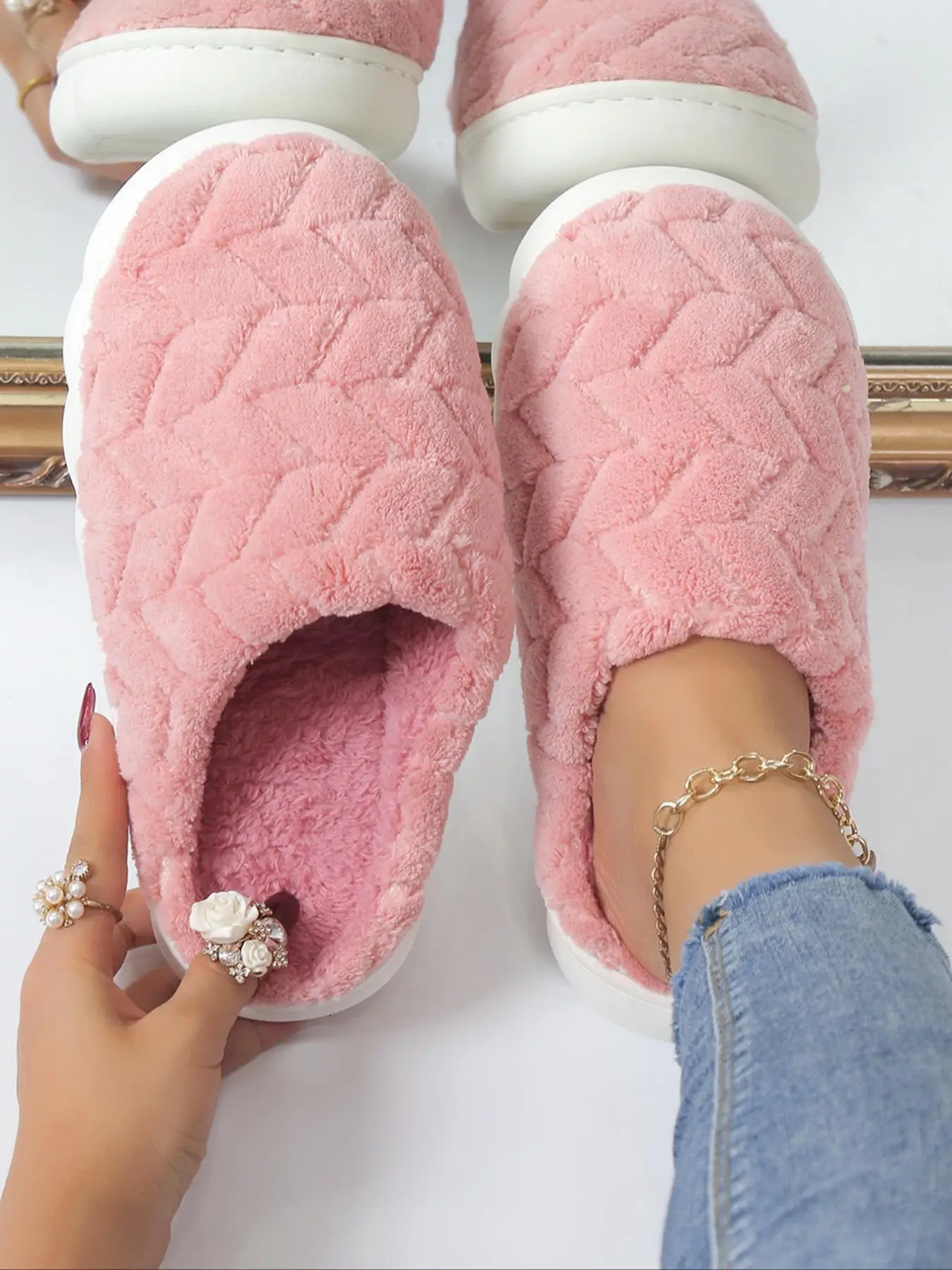 Women's 1 Pair Minimalist Fluffy Plush House Slippers, Soft Comfy Trendy Fuzzy Home Slippers, Versatile Warm Winter Shoes for Home for Fall & Winter