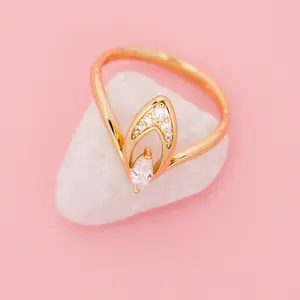 Leaf - Shaped 14k Laminated Gold Ring with Crystal Accent - Elia Glow size 9