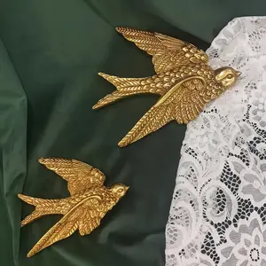 Vintage Antique Flying Bird Wall Decoration - Resin Traditional Style Swallow for Living Room & Bedroom Aesthetic Home Decor Hangable Ornaments Hanging