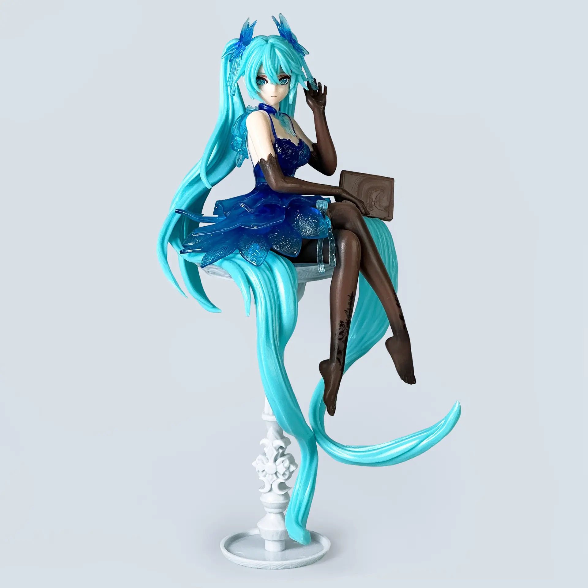 Sitting Hatsune Miku Action Figure Model, Anime Girl Collectible, Desktop Decoration for Anime Fans