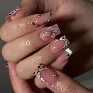 24pcs Retro 3D Flowers Press on Nails Sweet Cool Leopard Print Glue on Nails French Tip Fake Nails Elegant Short Square Nail Art