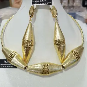High Quality Fashion Jewelry Set with Gold-Toned Geometric Design and Elegant Necklace Earrings Combo