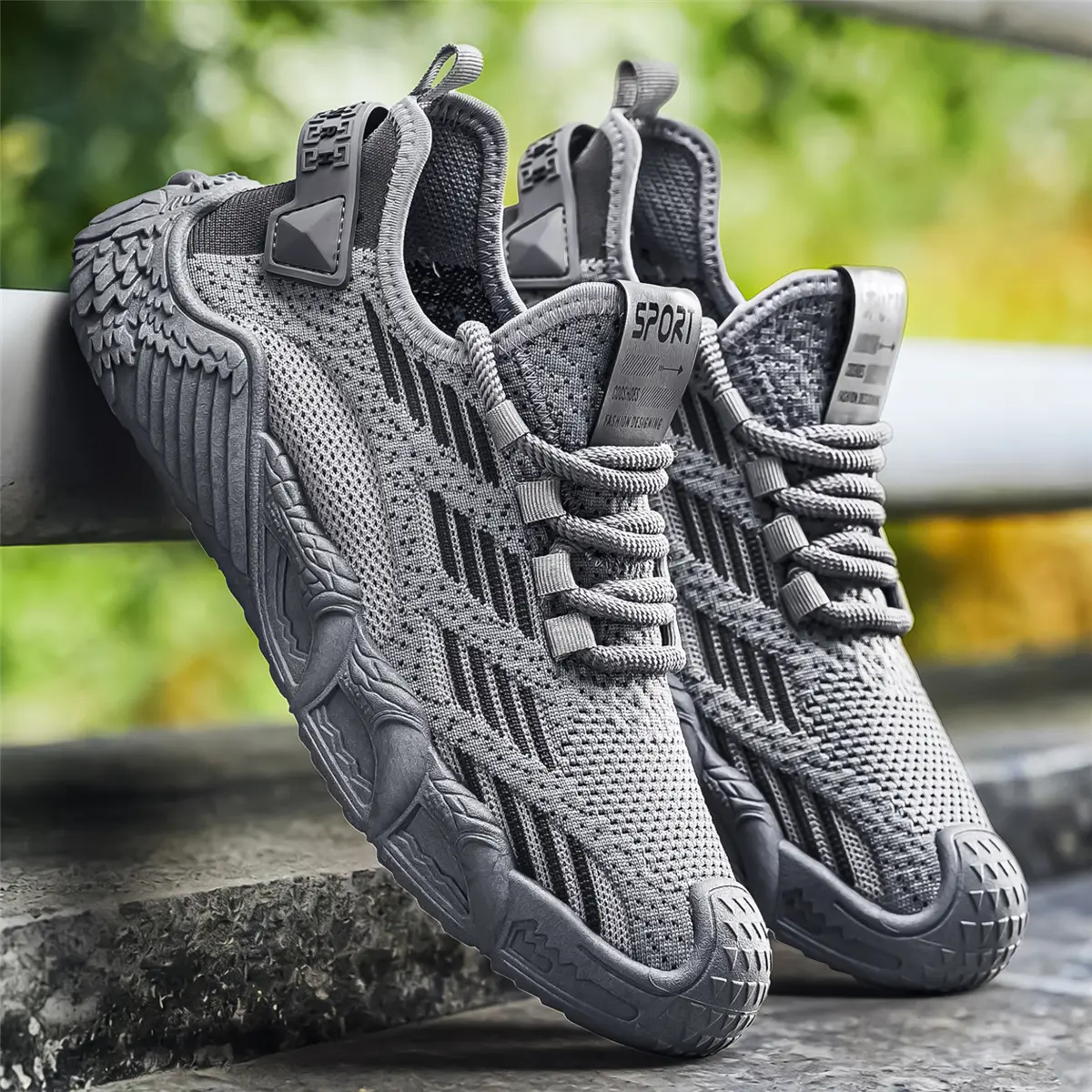 Unisex breathable mesh athletic shoes, lightweight lace-up casual walking shoes, soft-soled comfortable sneakers suitable for everyday wear and commuting