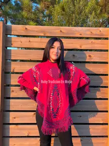 Itzel Mañanita/ Ponchos/ Mañanitas Chenille/ Sweaters Chenille/ Warm Sweaters/ Ponchos Artesanales/ Suerter de Estambre/ Ropa Artesanal/ Ropa Mexicana de Moda/ Mañanitas Artesanales de Chenil/ Ponchos de Invierno/