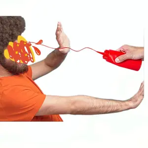 Prank Tomato Salad Dressing Prop, Squeeze Tomato Bottle, Party Fun Humorous Gag Gift, Ideal for Events & Gatherings, Unique Joke Item