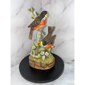 Vintage Robin Music Box Figurine – Hand Painted Ceramic, Made in Japan, 1970s