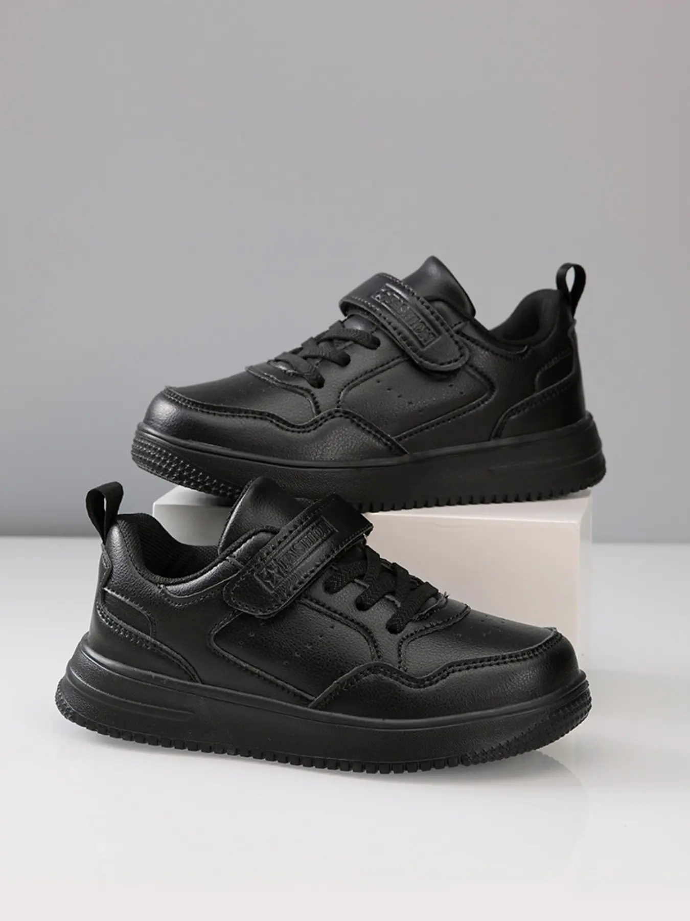 Sporty Shoes, Boys Girls Casual Sneakers, Comfortable Walking Running Shoes, Athletic Running Trainers, Durable Design for Active Kids, Sports Shoe, Youth Fashion Shoes