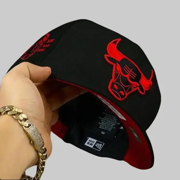 New Era Chicago Bulls 9FORTY Adjustable Cap. Featuring a curved brim, premium embroidered Bulls logo, and adjustable strap, this unisex NBA hat delivers all-day comfort and a timeless look for basketball fans and trendsetters alike.