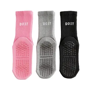 Yoga and Pilates socks with grip, non-slip cotton sockssuitable for ballet, dance, and workouts.One size