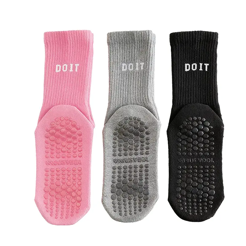 Yoga and Pilates socks with grip, non-slip cotton sockssuitable for ballet, dance, and workouts.One size