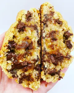 Sweet Thang Cookies 6-Cookie Variety Multipack: 2x Oatmeal Chocolate Chips, 2x Cookie Butter Crunches, 1x Apple Pie Cookie, 1x Snickerdoodle Cookie, Snack, Biscuit.