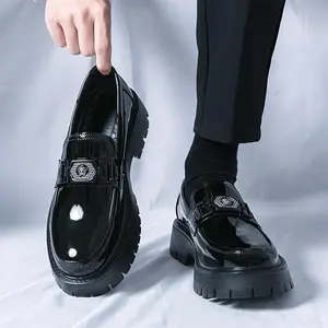 Men’s summer fashionable casual slip-on loafers made of PU leather with tassel decoration; simple, elegant plain round-toe loafers; business-style flats for daily wear; tassel shoes? Gorgeous appearance, spring gift for him