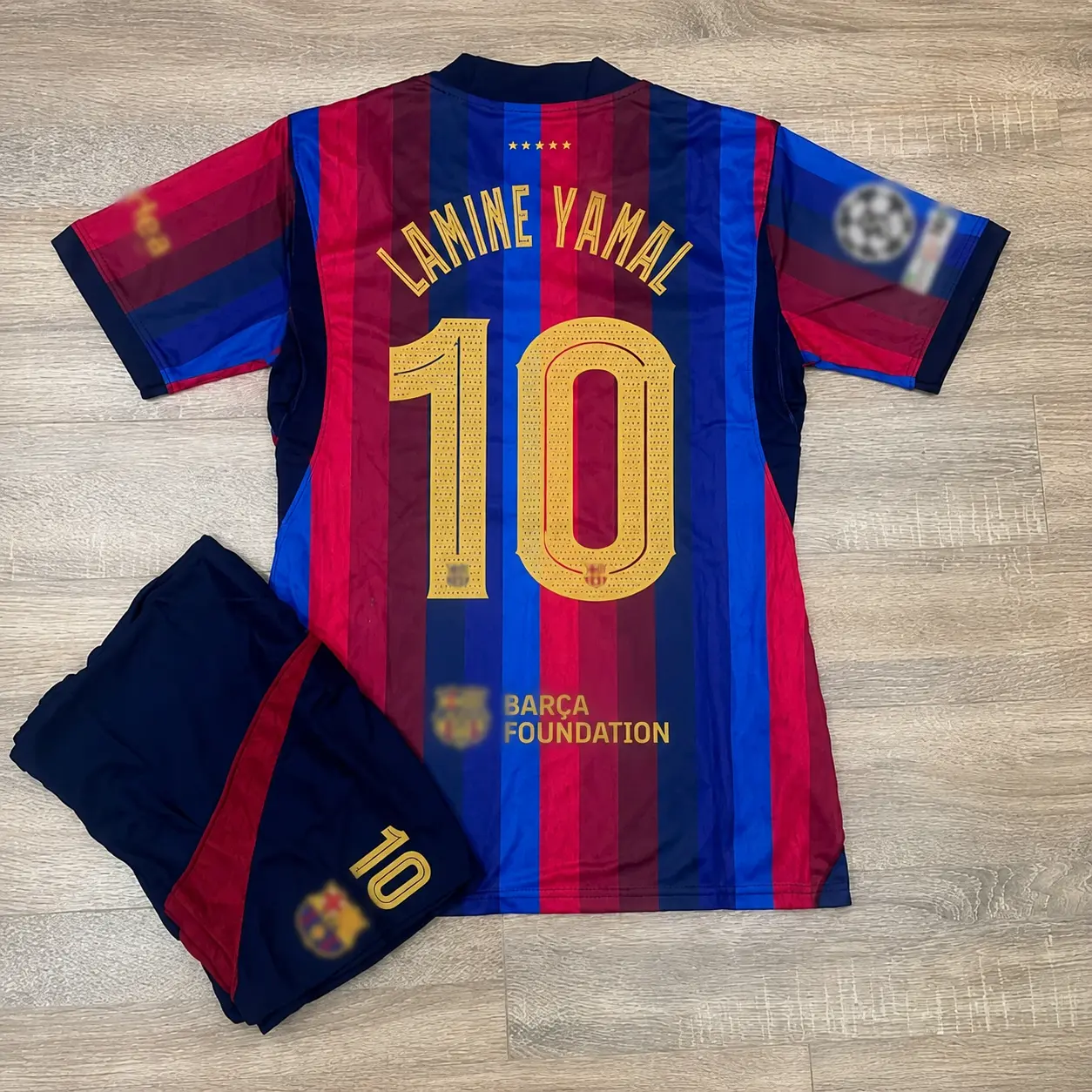 Blue Red Soccer Jersey & Shorts Set – Lightweight Football Shirt, Breathable Sportswear for Training and Games.
