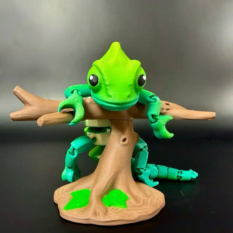 3D Printed Articulated Chameleon Statue with Tree Stand - Flexible Posable Decorative Artistic Collectibles, Handmade Reptile Desk Decor Gift, Ornaments