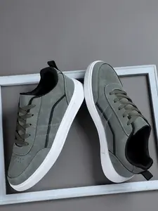 New Men's Casual Sports Shoes, Fashionable Comfort Outdoor Sneakers, Lightweight Breathable Low Top Board Shoes for All Seasons