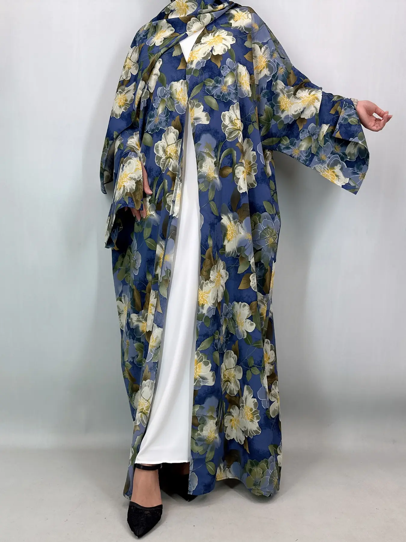 [Includes Hijab]Women's Art Print Batwing Sleeve Long Robe Set with Headscarf, Loose-Fitting Vacation Style Cardigan with Pockets, Fall & Winter Fashi