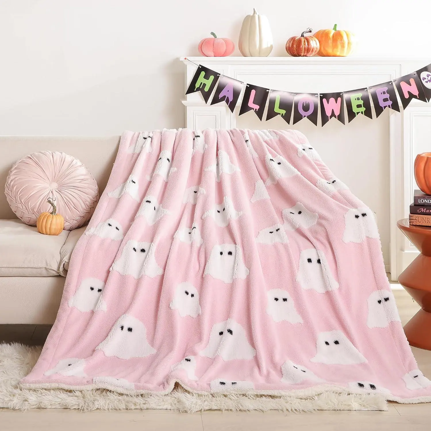 Halloween Pink Ghost Soft Flannel Throw Blanket with Cute Black and Pink Spooky Art, Ghost Pattern Blanket for Halloween Bedroom Decor, Movie Night Sofa Throw and Cozy Fall Room Accent