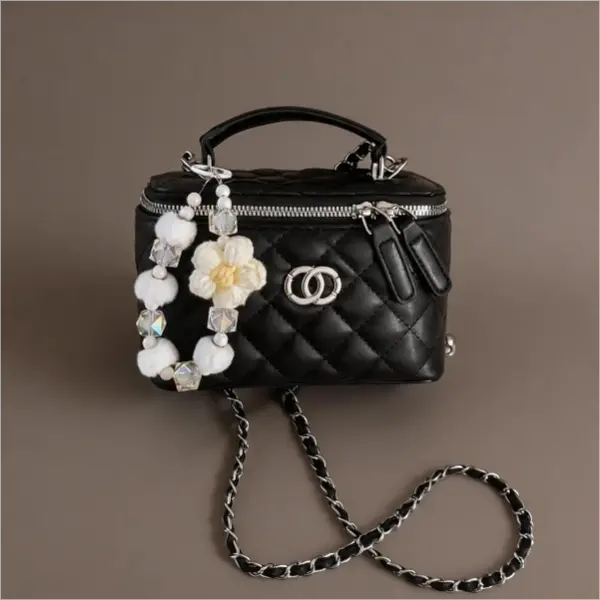 Women's Quilted Box Handbag - Adjustable Chain Strap Crossbody Purse with Flower Charm, Mini Bag for Shoulder Carry & Makeup Storage