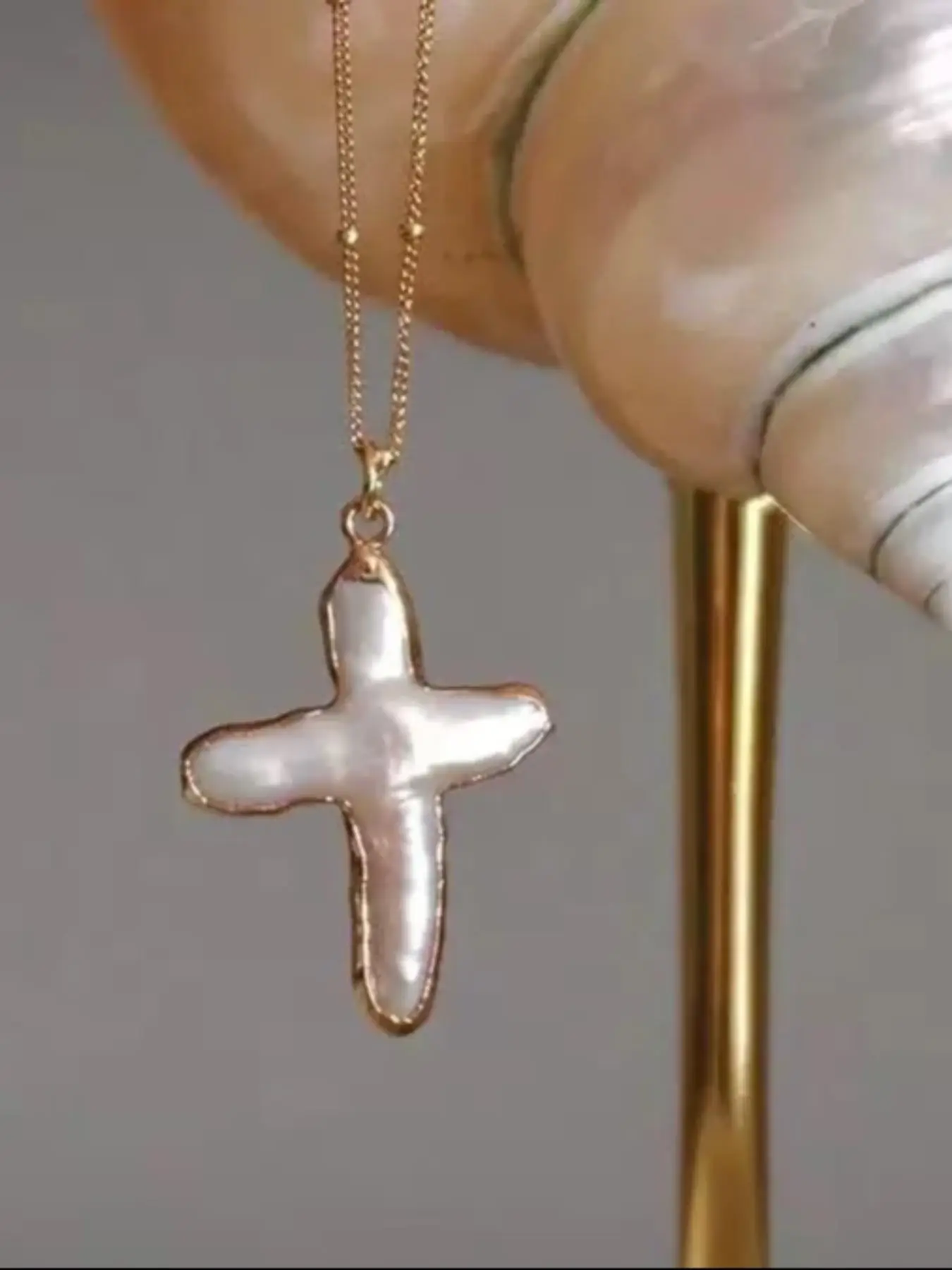 Women's Imitation Pearl Cross Necklace, Alloy Chain, Artificial Pearl Pendant, Elegant Jewelry for All Occasions