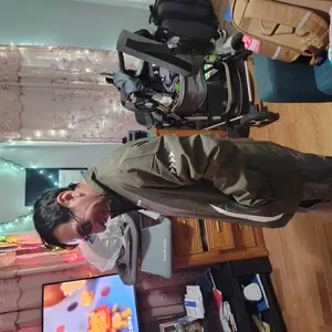 (It is recommended to buy one size larger) Men's spliced contrasting letter racing jacket, "SULAITE" chest zipper pocket, simple and fashionable, a must-have long-sleeved jacket for the four-season wardrobe, the surface is wear-resistant and textured