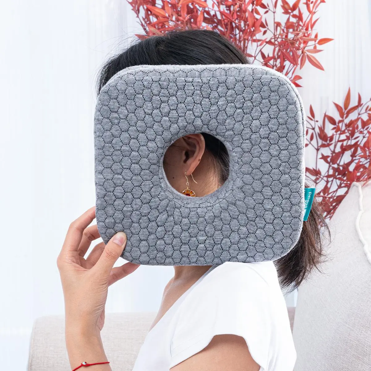 Ear Hole Design Sleeping Pillow, 1 Count Comfortable O-shaped Pillow for Side Sleepers, Soft Neck Pillow for Home Bedroom Dormitory, Bedding Supplies, Travel Neck Cushion, Neck Rest Cushion