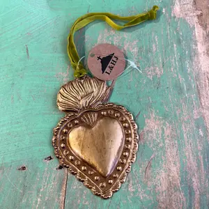 Small Dots Sacred Heart Ornament - Heart-Shaped Design with Decorative Elements & Cord - Ideal for Religious Decor