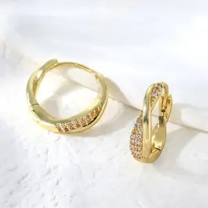 Exquisitely Crafted Micro-Inlaid Zirconia Twisted Cross Ear Clips, Elegant and Versatile Women's Copper Earrings