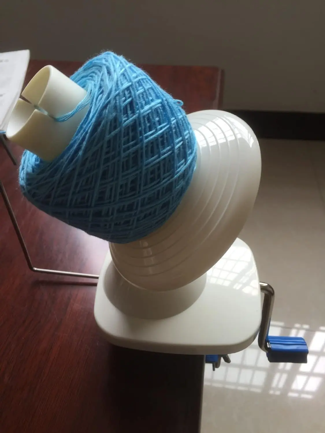 Yarn Winder, Wool Winder for Crocheting, Simple Installation Yarn Ball Winder, The Helper for Wool Collection Lovers,Needlecraft Yarn Ball Winder Hand Operated Gift