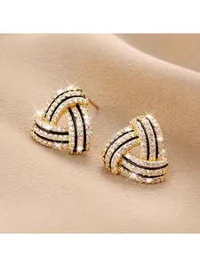 Fashionable triangle earrings, perfect for daily wear, ideal gift for Valentine's Day, anniversaries or birthdays.