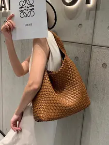 New Handwoven Large Capacity Women's Bag, Casual Shoulder Crossbody Bag, Soft Leather Tote, Suitable for All Ages and Occasions
