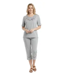 Women's Short Sleeve Embroidered Blouse and Matching Capri Set WS17