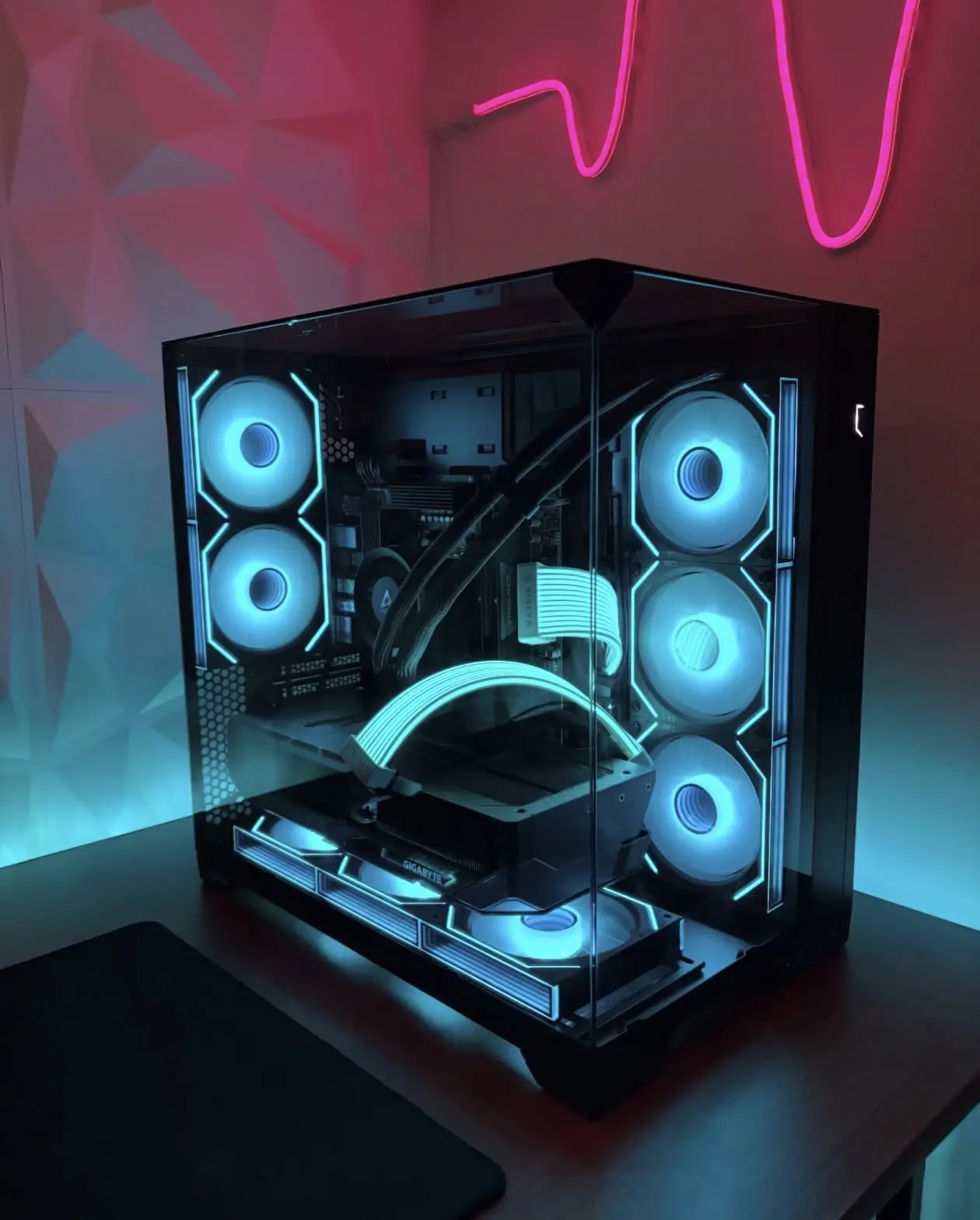 Ryzen 9 9800X3D + RTX 5090 Gaming PC
