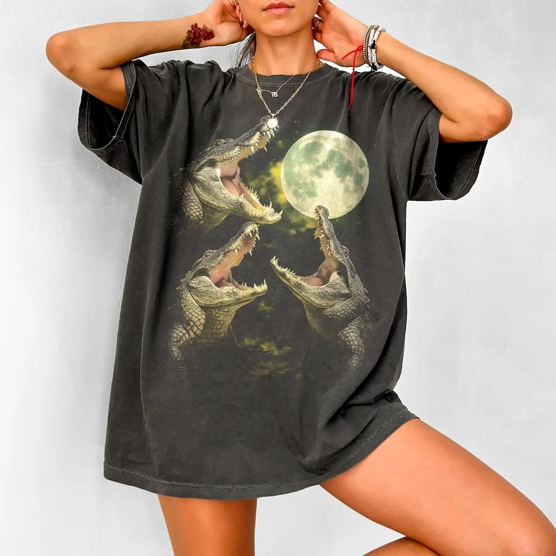 Vintage Crocodile Moon Tshirt, 90s Alligator Graphic Tee, Retro Wildlife Design, Unisex Streetwear Top, Aesthetic Nature Style, Trending
