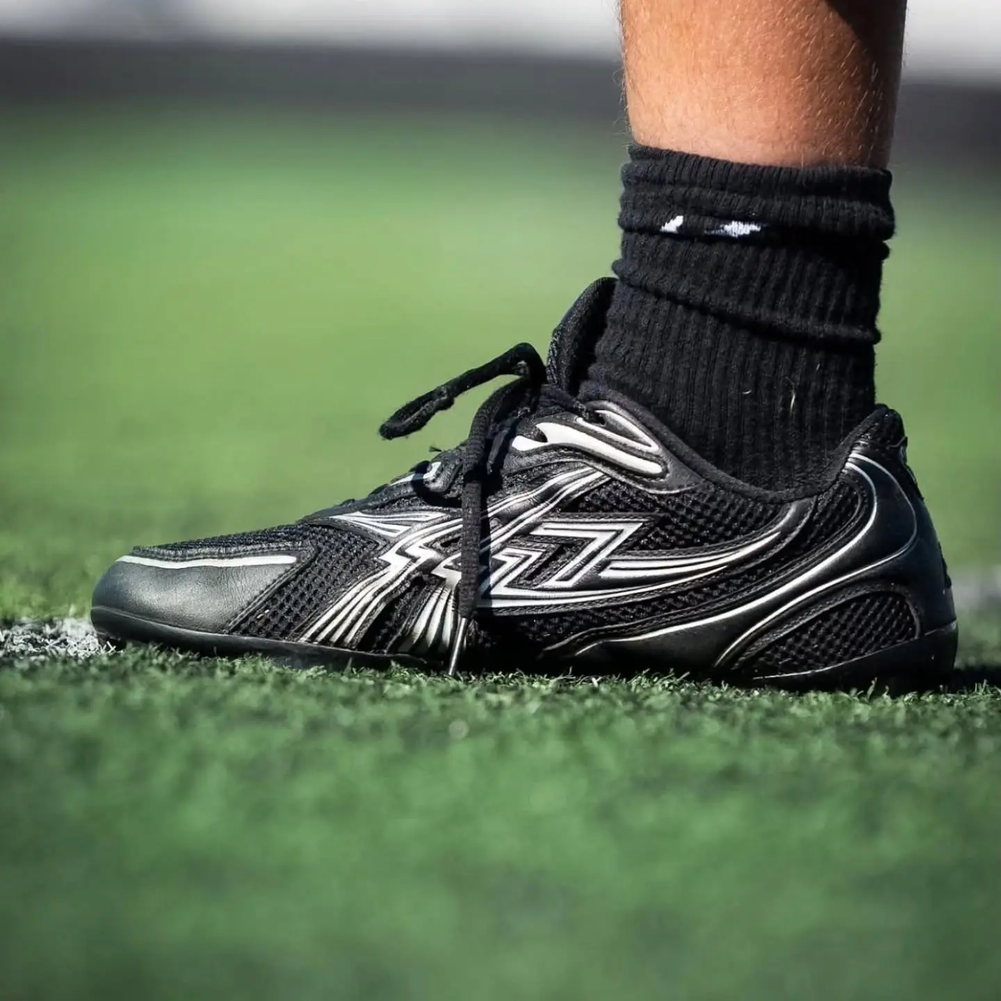 ENZO RUNNERZ Black Football Cleats Wide feet Leather Mesh Athletic Shoes flexible support precise cuts