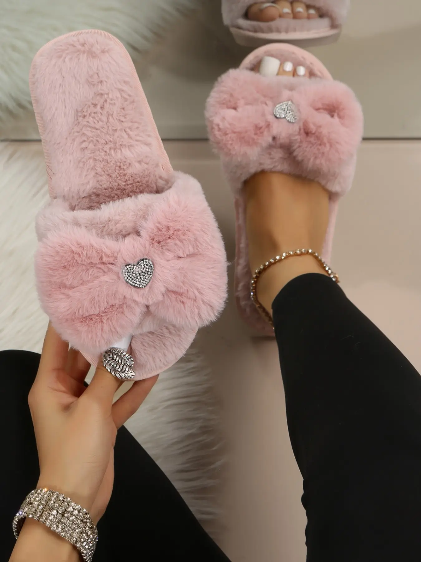 Multicolor Rhinestone Heart Fuzzy Slide Sandals, Women's Outdoor Cotton Slippers, Comfortable Casual Footwear for Daily Wear, Fuzzy Warm Slippers, Fuzzy House Shoes, Rhinestone Slides, Sliders Shoes, Fashionable Soft Slippers