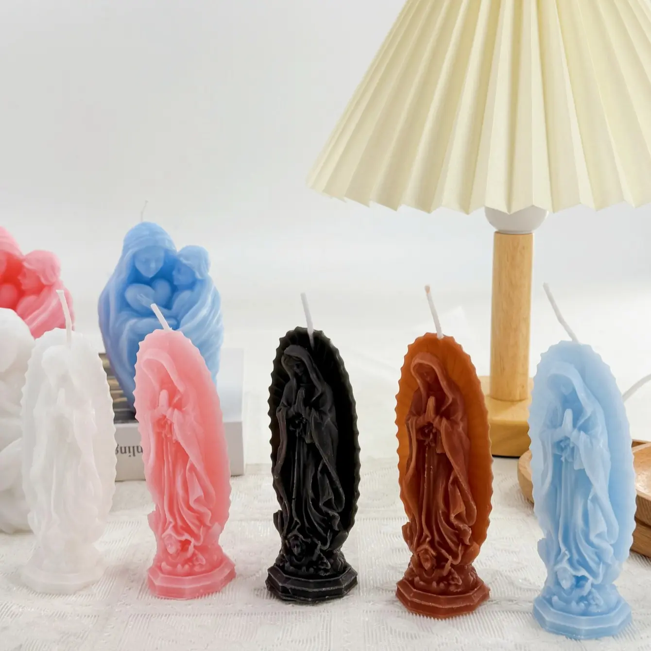 Virgin Mary Holding Baby Scented Candle, Enchanting Hand-Poured Soy Wax Aroma, Candle Scents, Decorative Candle for Religious Celebrations, Baptisms, Baby Showers, Cozy, Home Fragrance Decor, Soy Candles