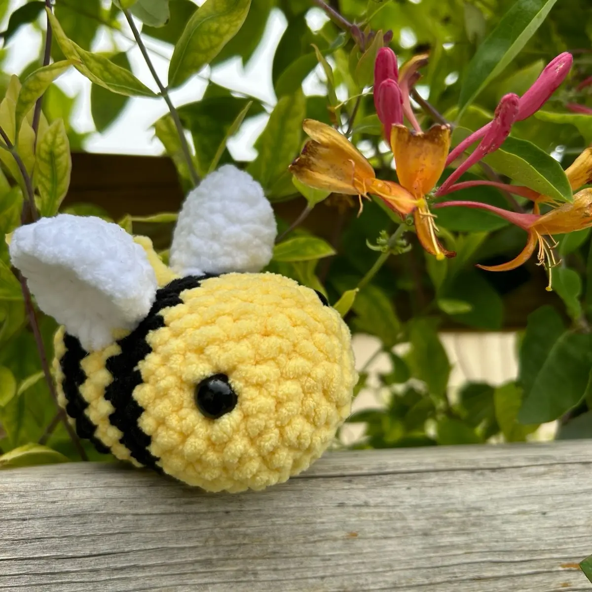 Bee Keychain | Amigurumi | Crochet Bee | Cute | Mini Bee | Handmade | Crochet Keychain | Crochet | Bee | Plushie | Crochet Plushie |