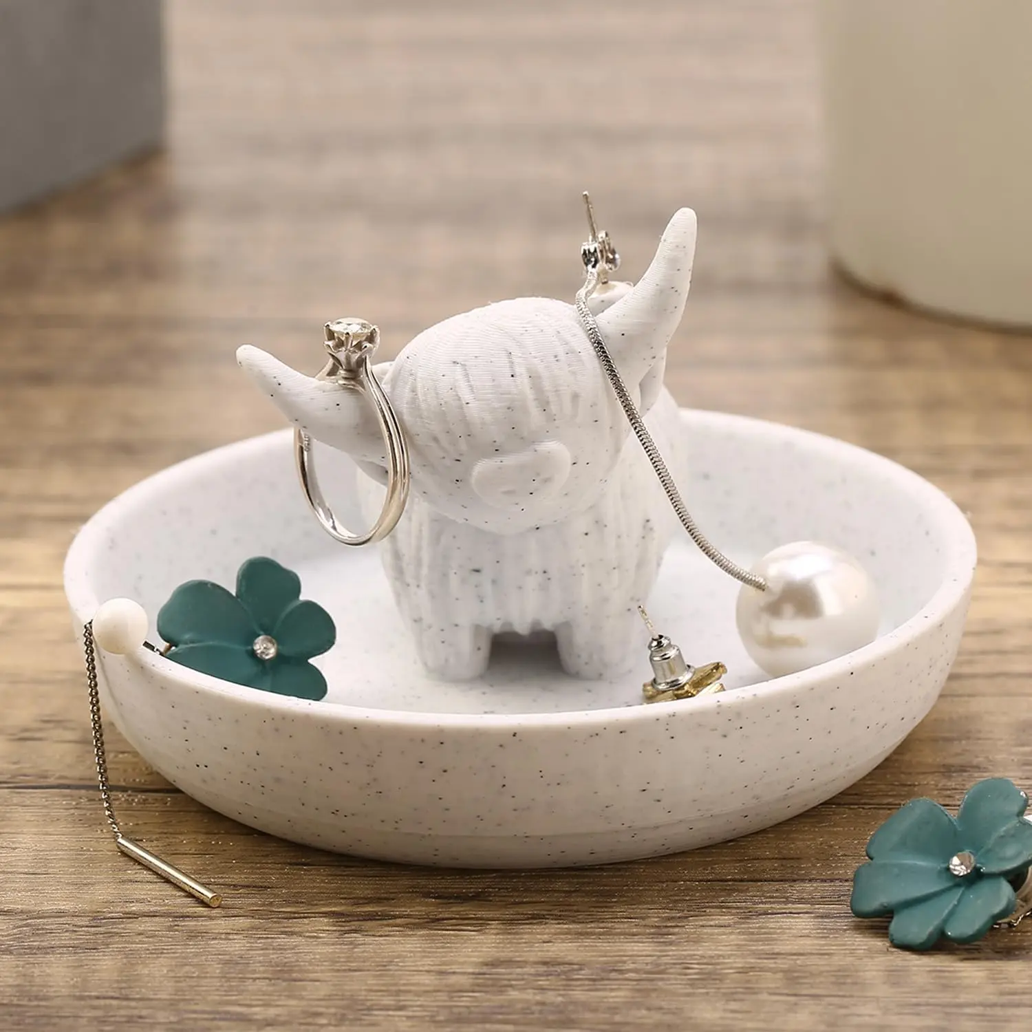 Highland Cow Ring Holder Jewelry Dish Gifts for Women Home Desk Decor | 3D Printed Plastic, Bohemian Farmhouse, Ring Tray Jewelry Plate Organizer for Bathroom Office Bedroom Desk Cute