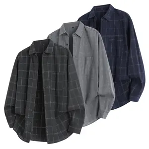 Men's light gray plaid buttoned long-sleeve shirt jacket with front chest pocket and sleeve cufflinks, suitable for spring and autumn wear