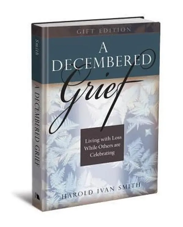 USED Book - A Decembered Grief: Living with Loss While Others Are Celebrating by Smith, Harold Ivan (Hardcover) - english