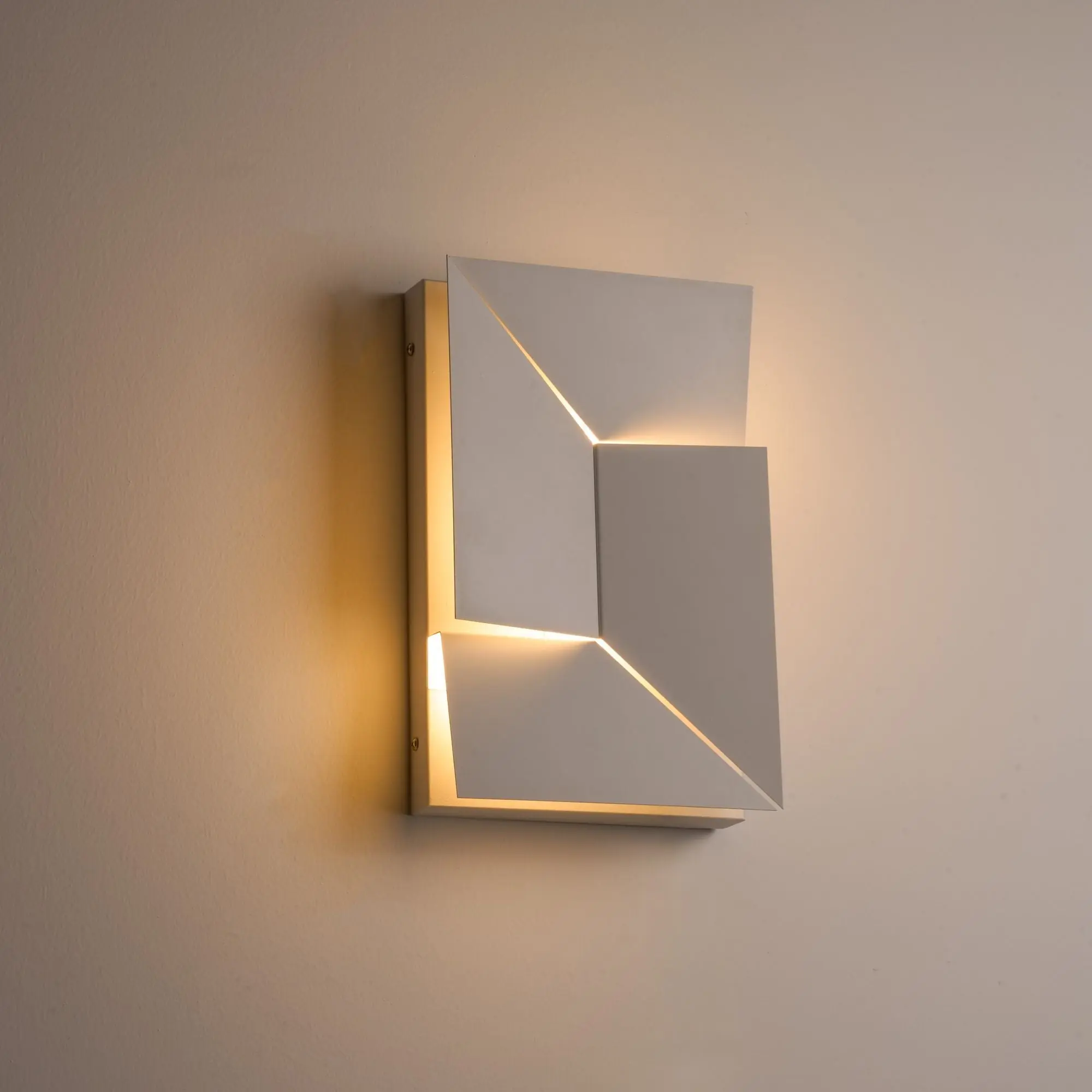 Modern Geometric LED Wall Light Minimalist Warm White Sconce