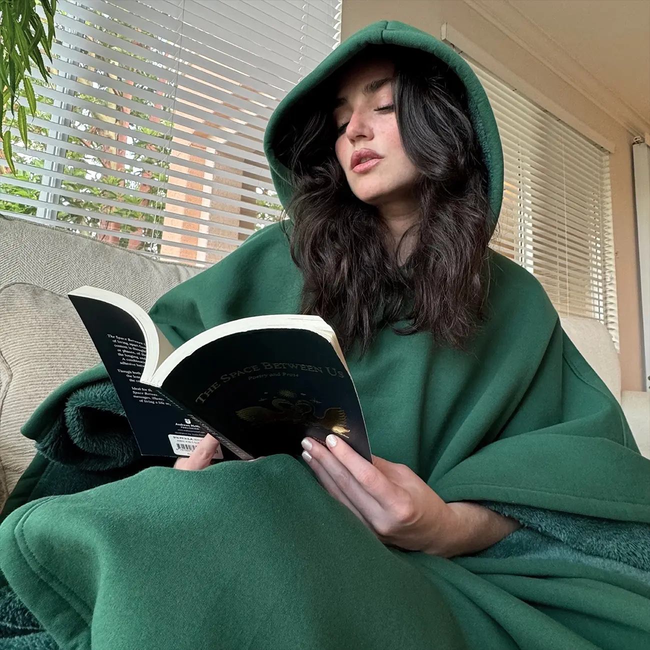 Eden Hoodie – 4lb Weighted Hoodie Blanket with Ultra-Soft Faux Fur