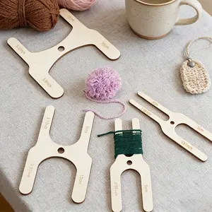 4-Piece Wooden Pom Pom Making Tool Set DIY - Set of 4 Sizes for Crafting Pom Poms, Suitable for Handcrafted Fabrics and Crocheting Fluffy Balls.