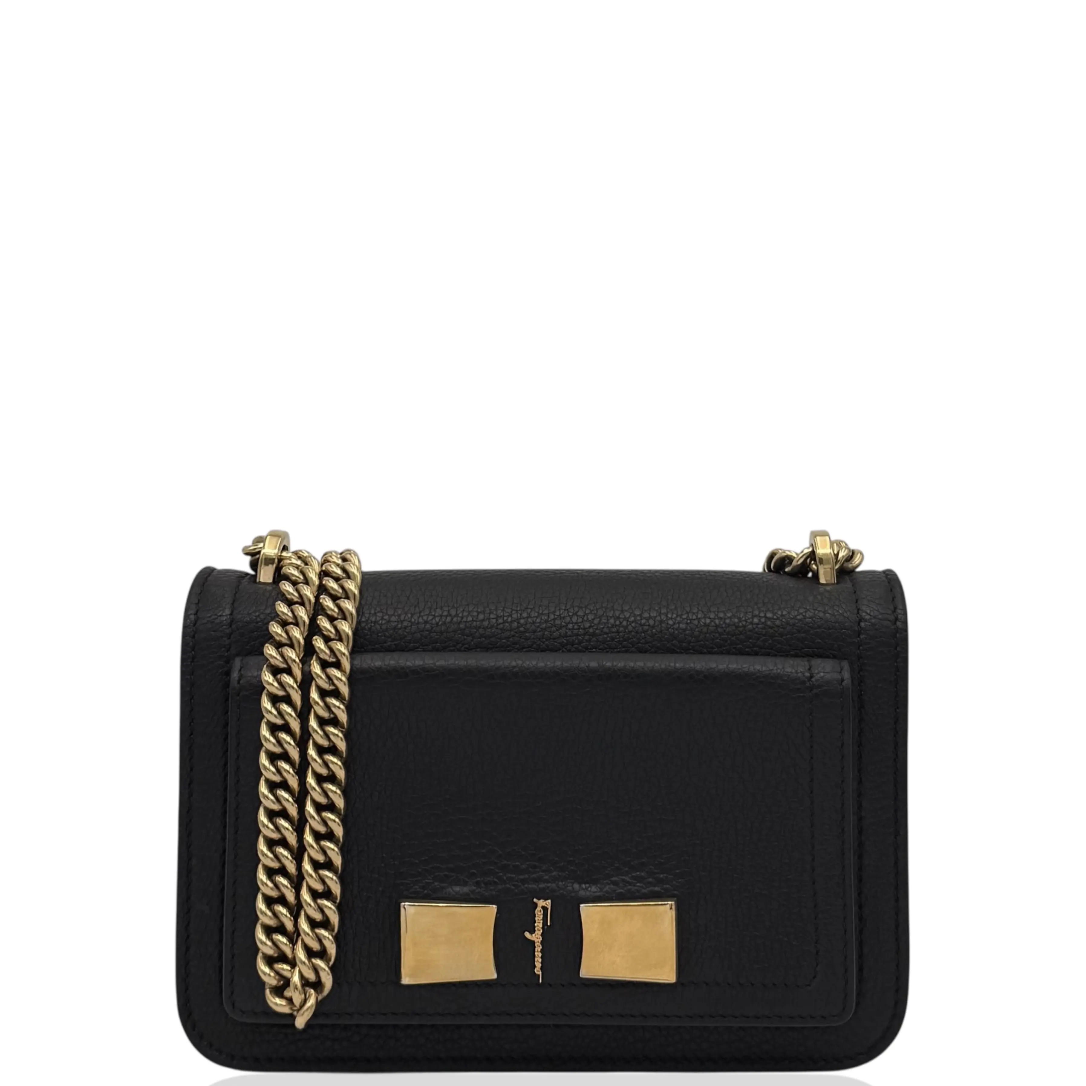 Pre-owned SALVATORE FERRAGAMO Leather Shoulder Bags Shoulder Bag Calfskin Black (ws010626c5)