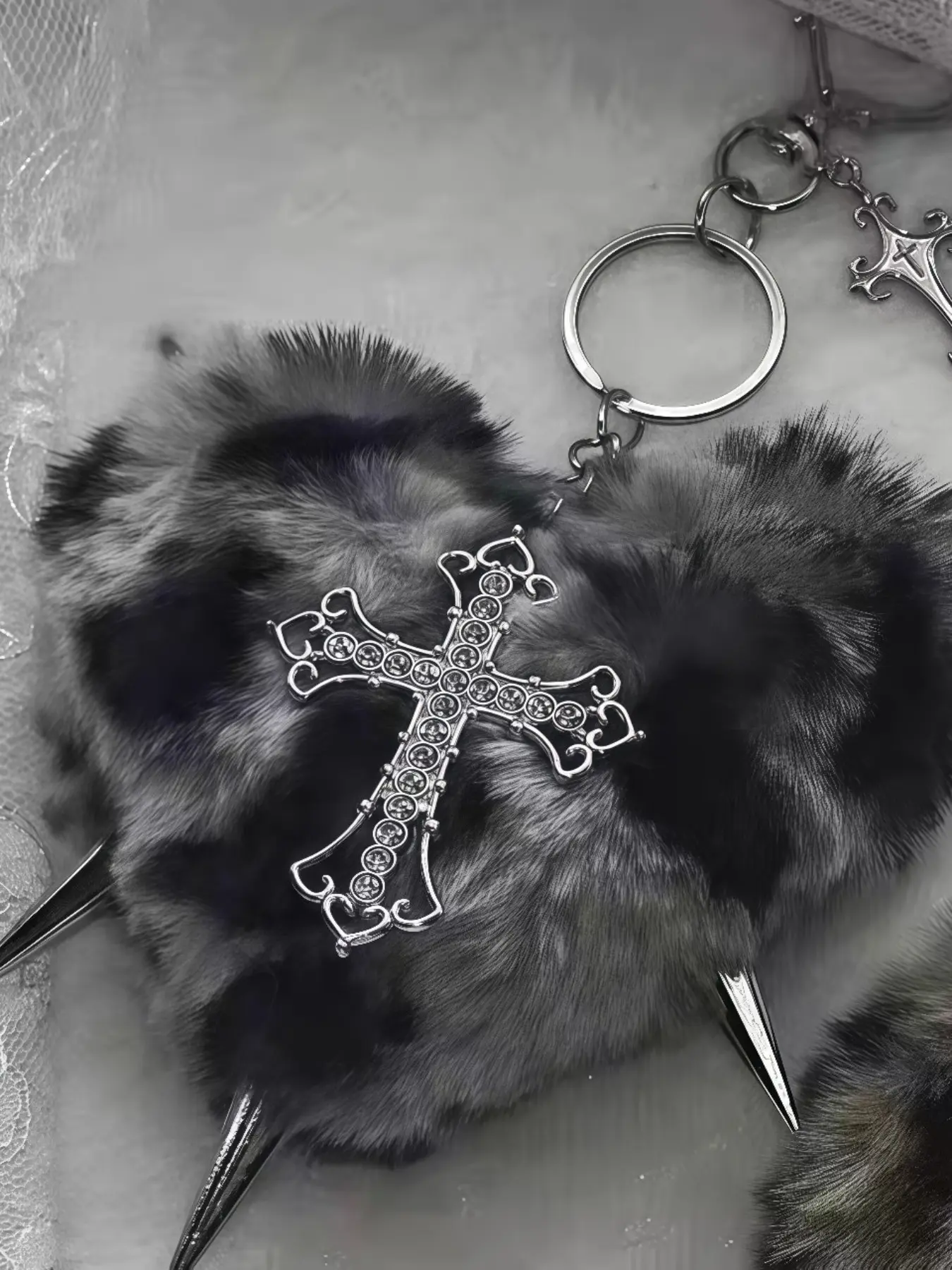 Punk Style Leopard Print Rivet Cross Keychain, Cool Rock Heart Bag Decoration Accessory, Gothic Wind Keyring for Bags, Key Charms