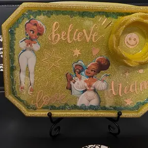 Resin Art - Glittering Golden Tray with "Believe," "Love," "Dream" Text and Figurines for Creative Projects